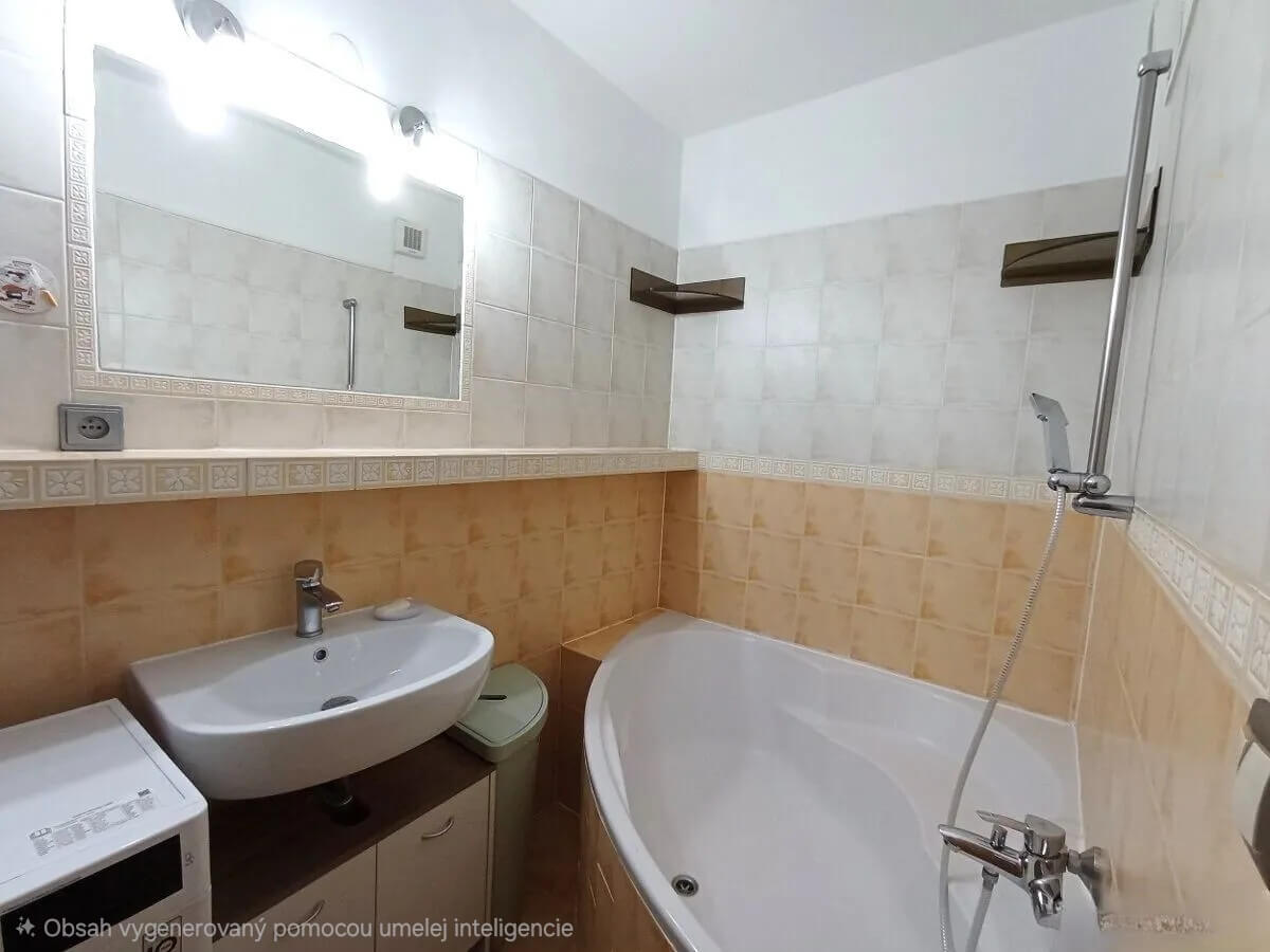 3 izbový byt, v centre Senca, ulica Pribinová 5, úžitková 67m2, 4 poschodie-6
