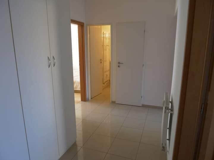 Prenajaté: Na prenájom priestranný 2-izbový byt s loggiou a balkónom v centre Bratislavy – Hollého ulica-6