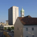 Prenajaté: Na prenájom priestranný 2-izbový byt s loggiou a balkónom v centre Bratislavy – Hollého ulica-1