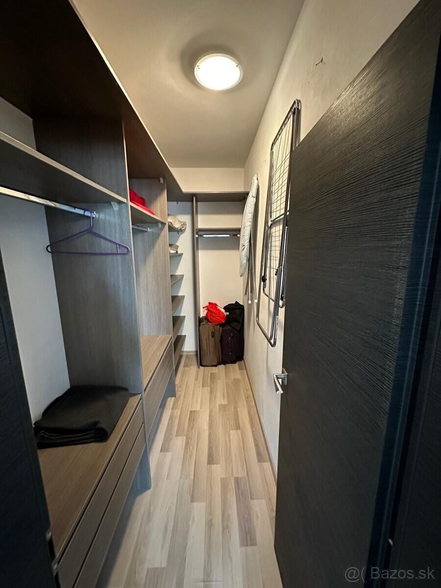 Prenajaté: Slnečný 2-izbový byt úžitková 56m2 s veľkou terasou 39m2 pri lese – Kramáre, Ďumbierska ulica-4
