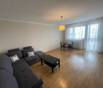 2 izbový byt, úžitková 48,18m2 z toho pivnica 2m2, Loggia má 4,86m2, po kompletnej rekonštrukcii na začiatku Petržalky, ul. Pečnianska 13-2