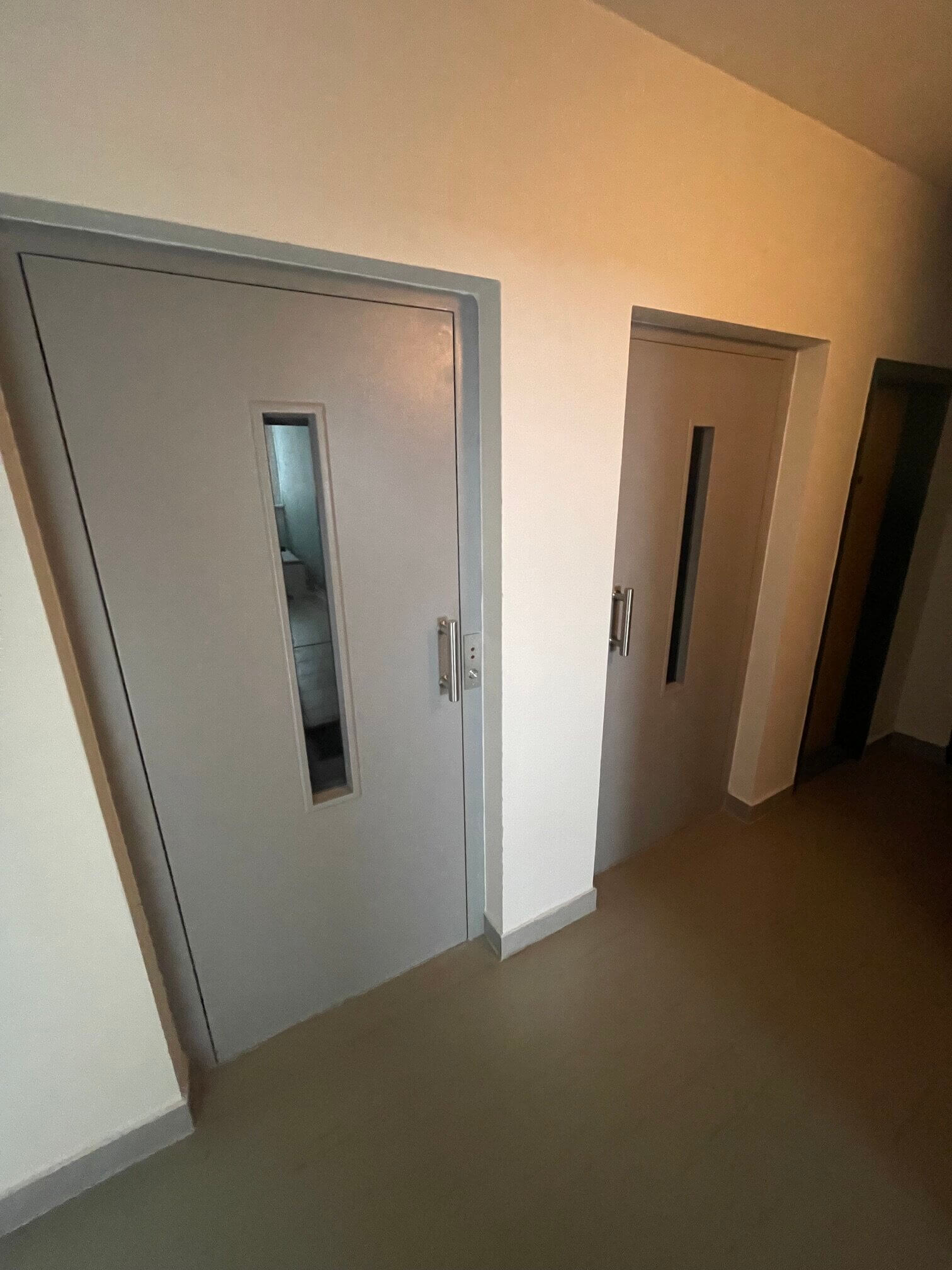 2 izbový byt, úžitková 48,18m2 z toho pivnica 2m2, Loggia má 4,86m2, po kompletnej rekonštrukcii na začiatku Petržalky, ul. Pečnianska 13-16