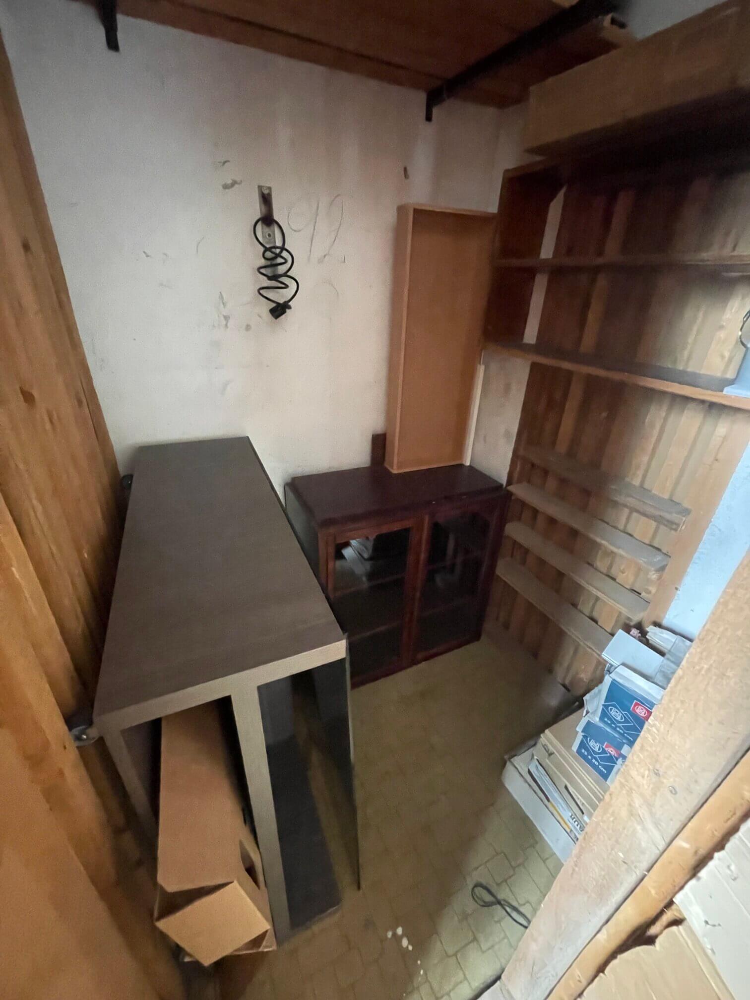 2 izbový byt, úžitková 48,18m2 z toho pivnica 2m2, Loggia má 4,86m2, po kompletnej rekonštrukcii na začiatku Petržalky, ul. Pečnianska 13-17