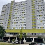 2 izbový byt, úžitková 48,18m2 z toho pivnica 2m2, Loggia má 4,86m2, po kompletnej rekonštrukcii na začiatku Petržalky, ul. Pečnianska 13-0