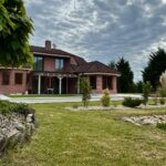 Rodinná vila 3 podlažná, 6 izbová, úžitková plocha 420m2, pozemok 4030m2, 15m vykurovaný bazén, Limbach-1