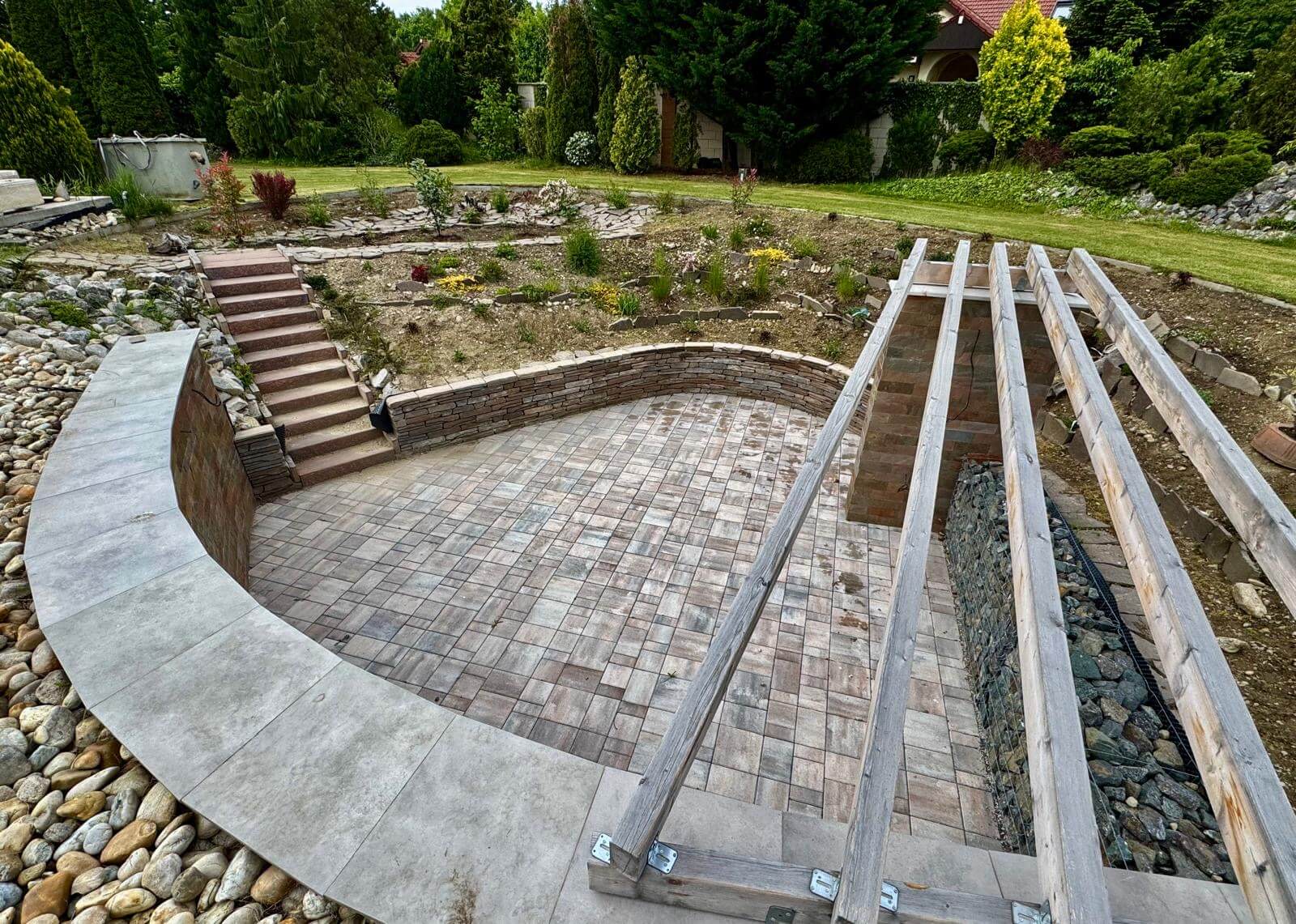 Rodinná vila 3 podlažná, 6 izbová, úžitková plocha 420m2, pozemok 4030m2, 15m vykurovaný bazén, Limbach-4