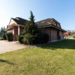 Rodinná vila 3 podlažná, 6 izbová, úžitková plocha 420m2, pozemok 4030m2, 15m vykurovaný bazén, Limbach-8