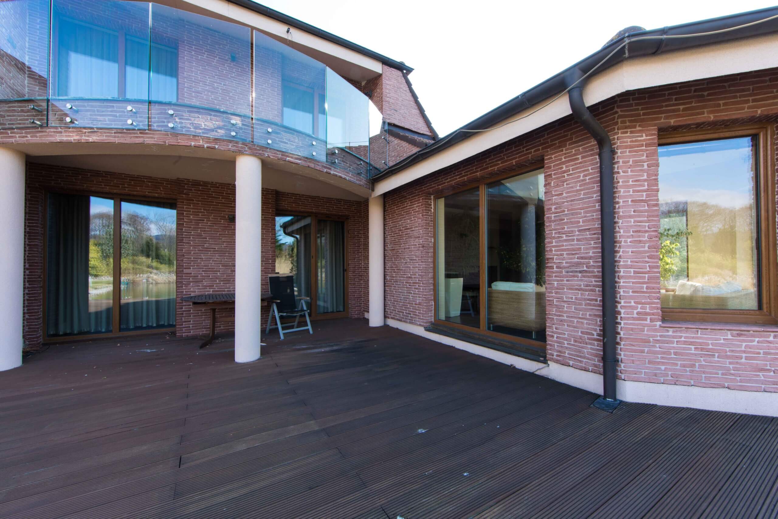 Rodinná vila 3 podlažná, 6 izbová, úžitková plocha 420m2, pozemok 4030m2, 15m vykurovaný bazén, Limbach-12
