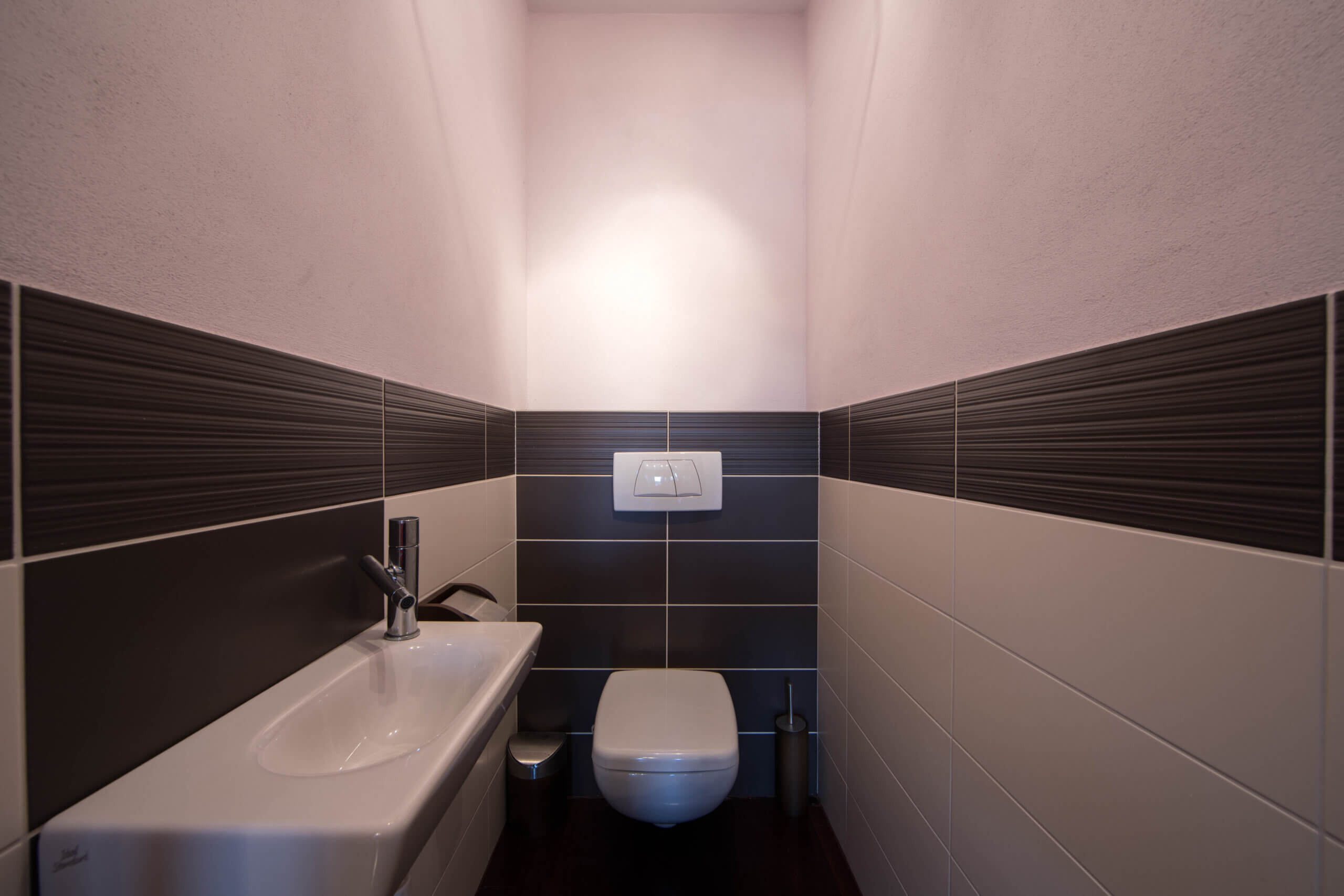 Rodinná vila 3 podlažná, 6 izbová, úžitková plocha 420m2, pozemok 4030m2, 15m vykurovaný bazén, Limbach-30