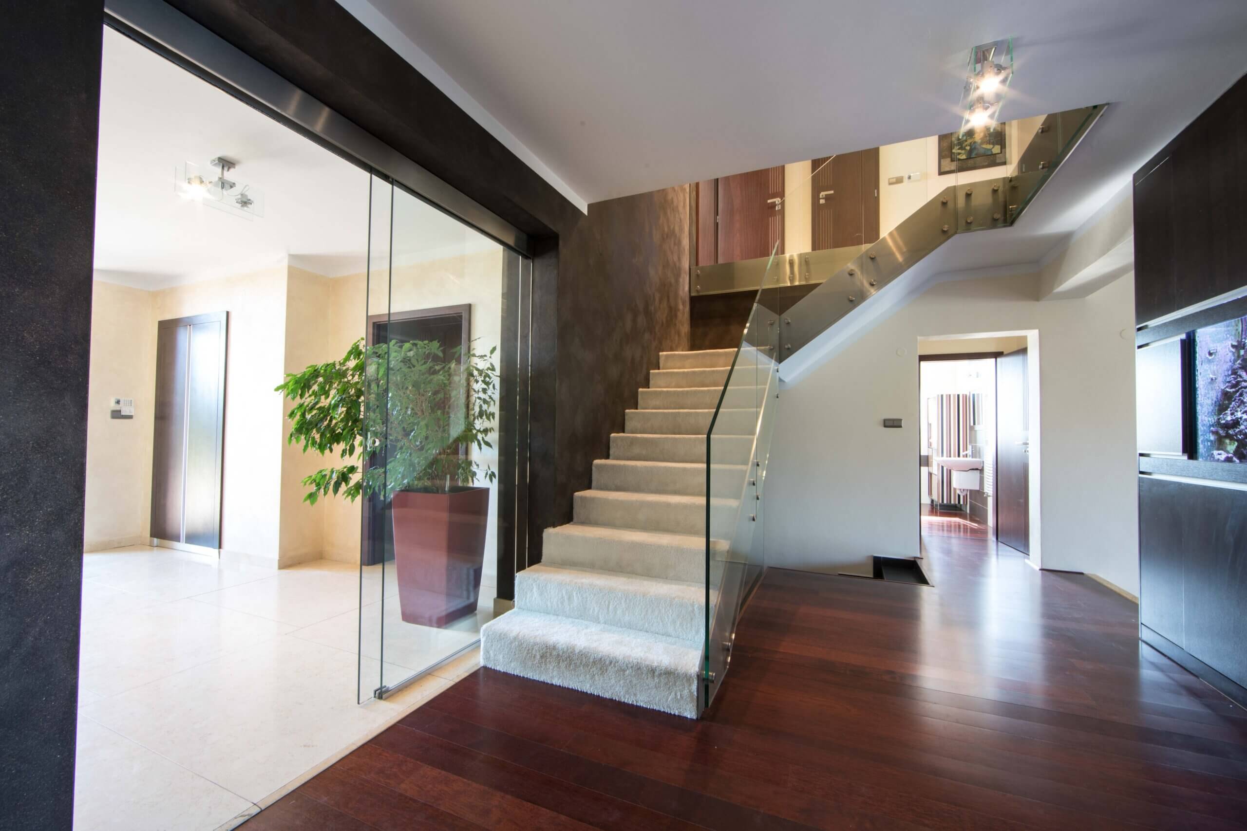 Rodinná vila 3 podlažná, 6 izbová, úžitková plocha 420m2, pozemok 4030m2, 15m vykurovaný bazén, Limbach-28