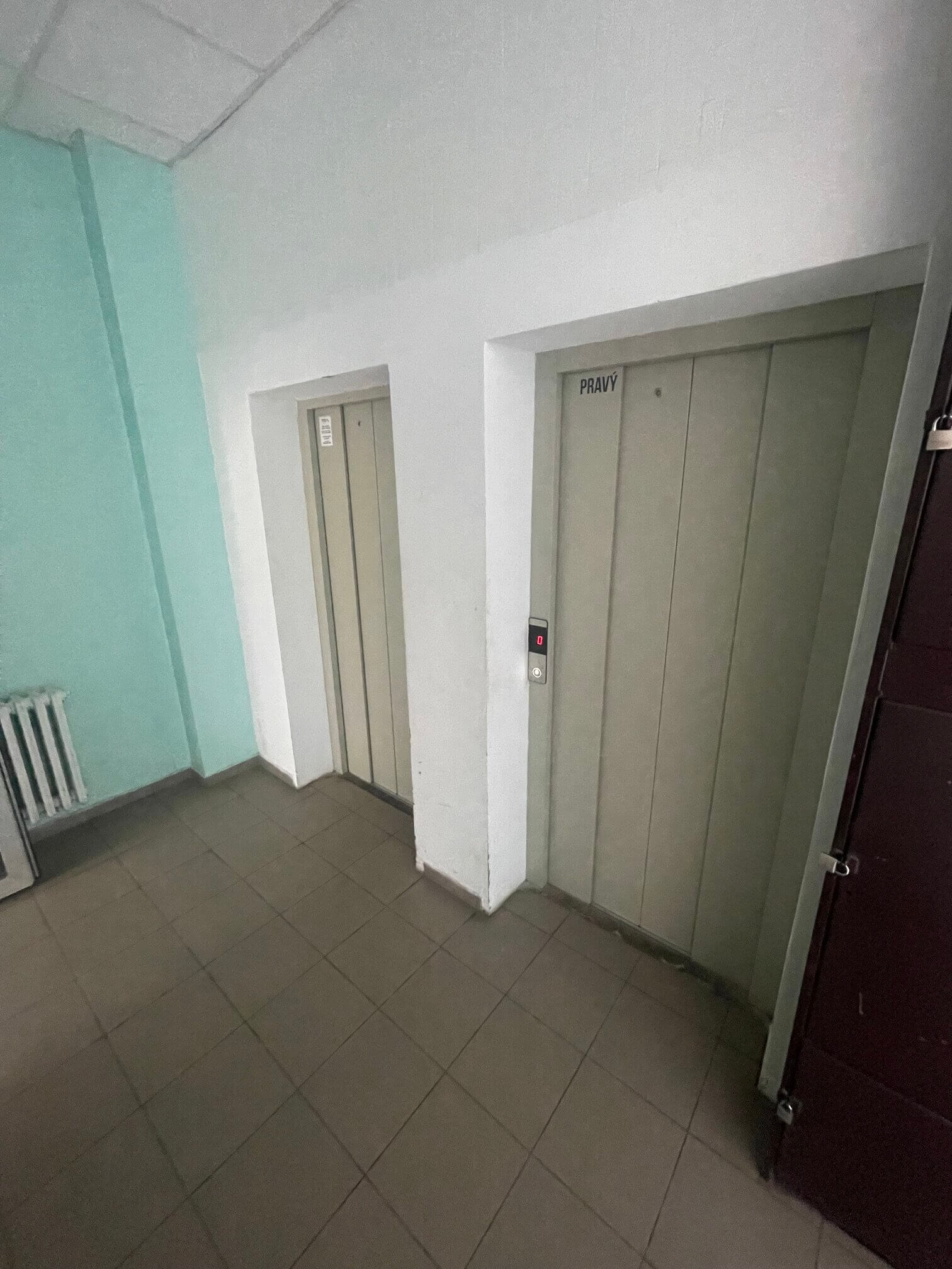 2 Garzónka, úžitková 44m2, 2 balkóny 10,20m2, Mlynarovičová, Pri červenej pošte, Trhovisku, Petržalka, Bratislava-23