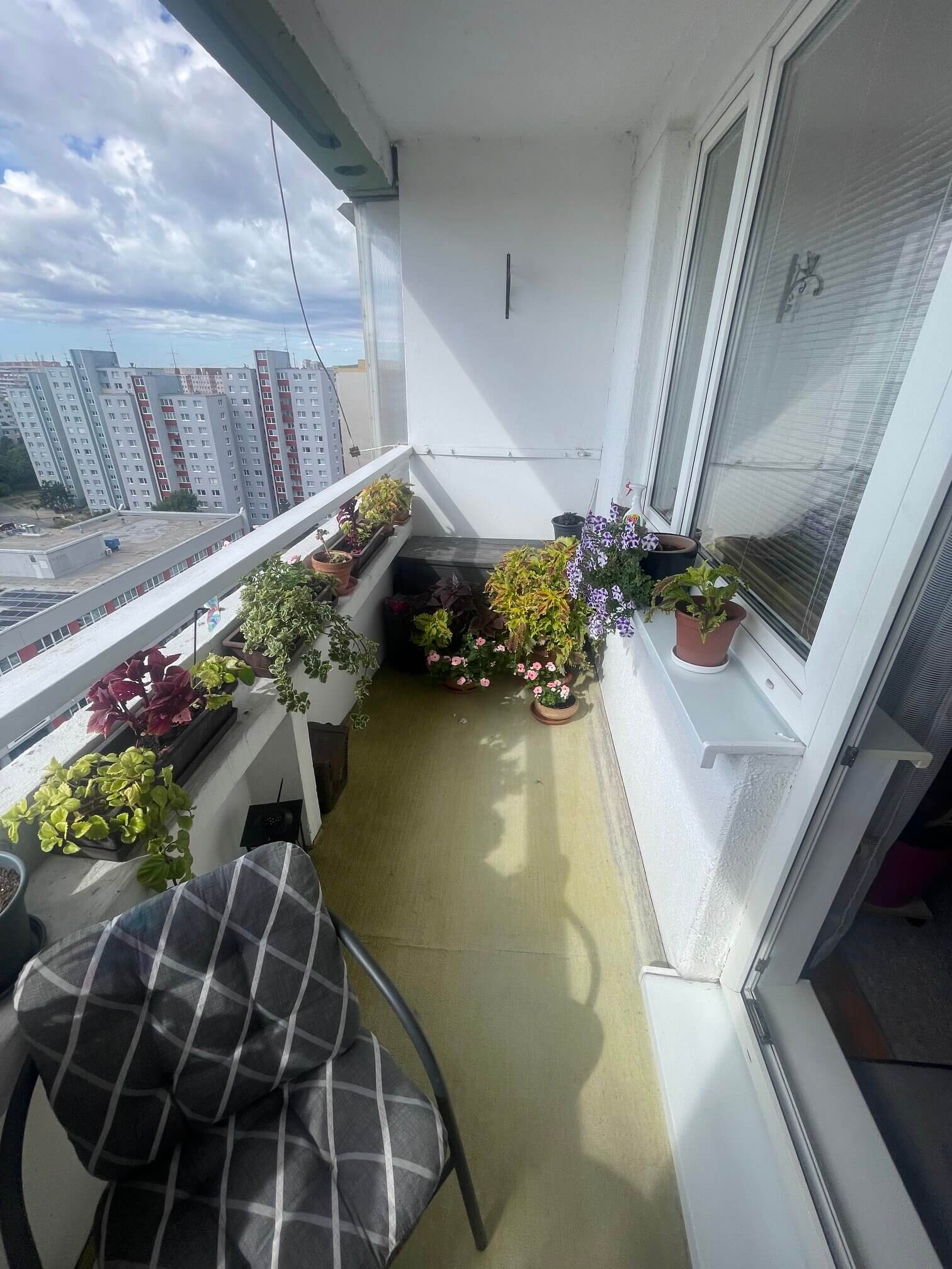 2 Garzónka, úžitková 44m2, 2 balkóny 10,20m2, Mlynarovičová, Pri červenej pošte, Trhovisku, Petržalka, Bratislava-14