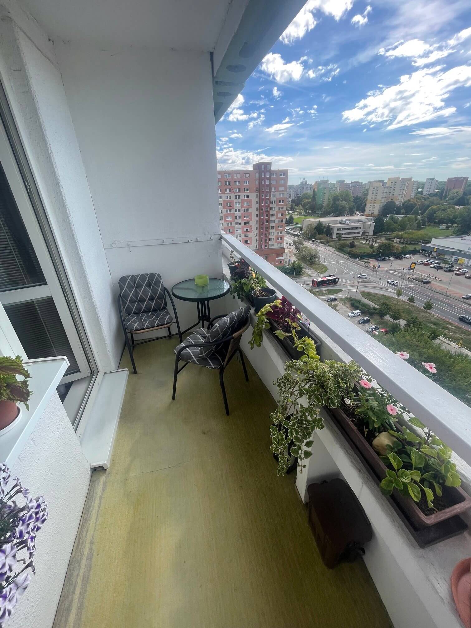 2 Garzónka, úžitková 44m2, 2 balkóny 10,20m2, Mlynarovičová, Pri červenej pošte, Trhovisku, Petržalka, Bratislava-15
