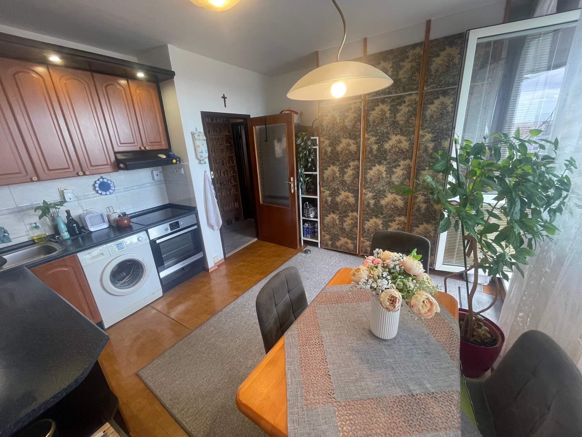 2 Garzónka, úžitková 44m2, 2 balkóny 10,20m2, Mlynarovičová, Pri červenej pošte, Trhovisku, Petržalka, Bratislava-5