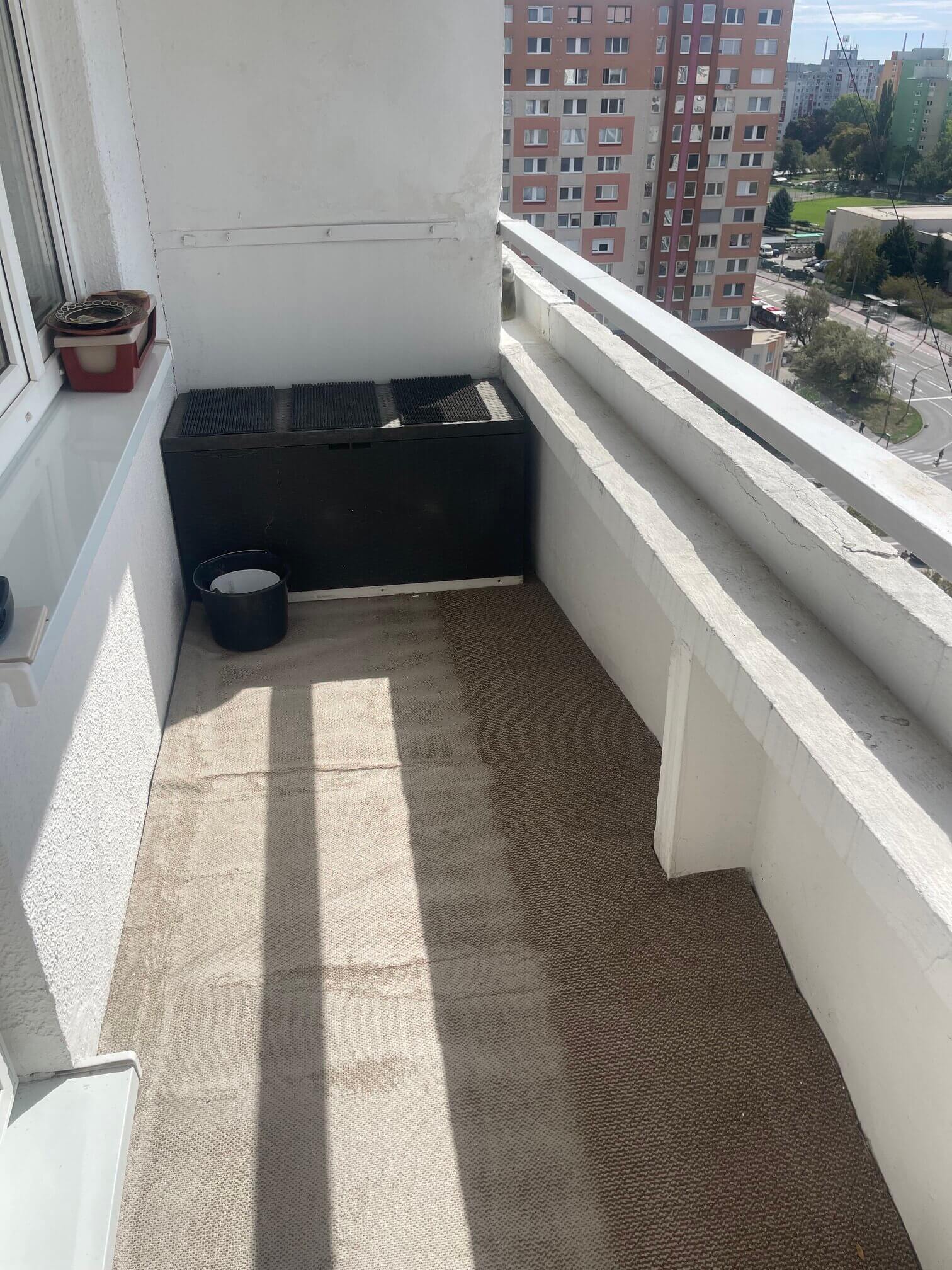 2 Garzónka, úžitková 44m2, 2 balkóny 10,20m2, Mlynarovičová, Pri červenej pošte, Trhovisku, Petržalka, Bratislava-17