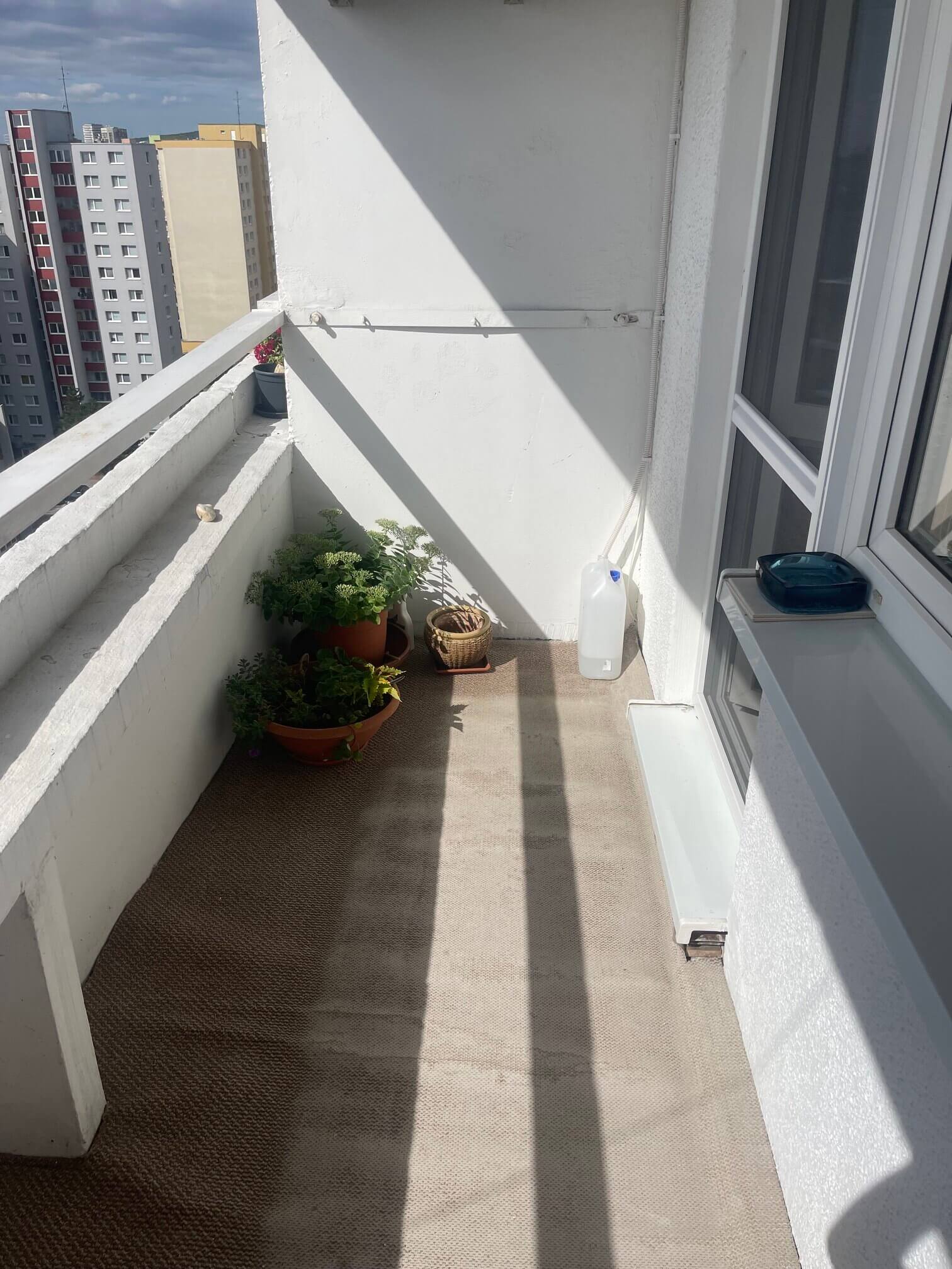2 Garzónka, úžitková 44m2, 2 balkóny 10,20m2, Mlynarovičová, Pri červenej pošte, Trhovisku, Petržalka, Bratislava-16