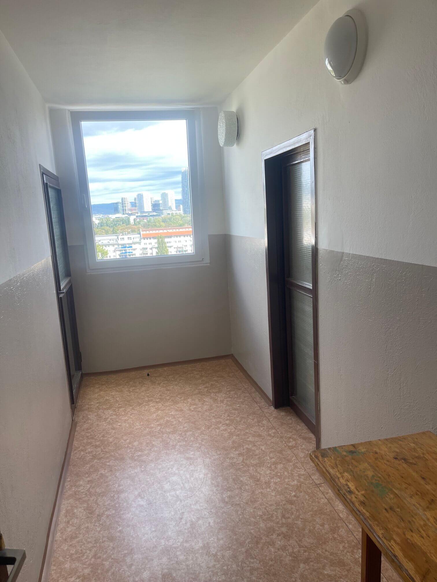 2 Garzónka, úžitková 44m2, 2 balkóny 10,20m2, Mlynarovičová, Pri červenej pošte, Trhovisku, Petržalka, Bratislava-18
