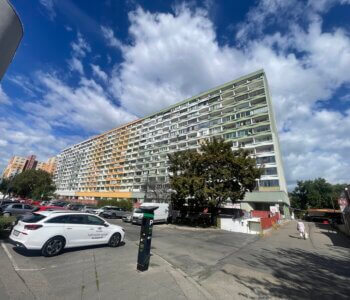 2 Garzónka, úžitková 44m2, 2 balkóny 10,20m2, Mlynarovičová, Pri červenej pošte, Trhovisku, Petržalka, Bratislava-0