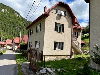 Dvojpodlažný 5 izbový Rodinný dom, úžitková plocha 120m2, pozemok 610m2, Liptovské Revúce-2