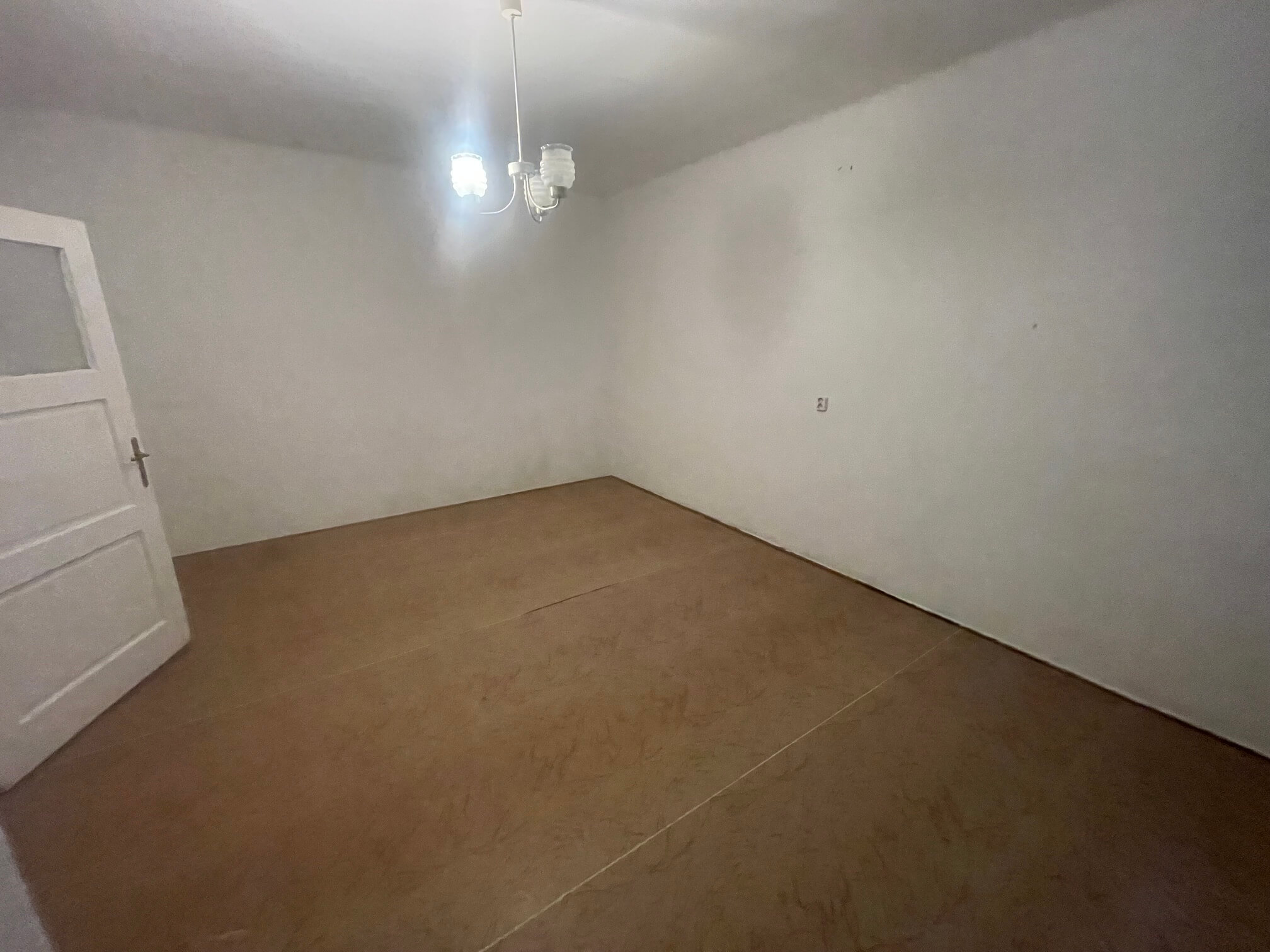 Prízemný 1,5 IZBOVÝ TEHLOVÝ BYT 45 m² + PIVNICA 13 m², PREDZÁHRADKA, BARTOŠKOVÁ, BRATISLAVA NOVÉ MESTO-9