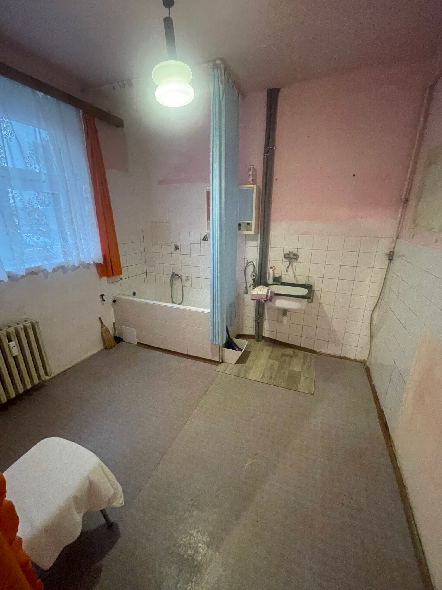 Prízemný 1,5 IZBOVÝ TEHLOVÝ BYT 45 m² + PIVNICA 13 m², PREDZÁHRADKA, BARTOŠKOVÁ, BRATISLAVA NOVÉ MESTO-11