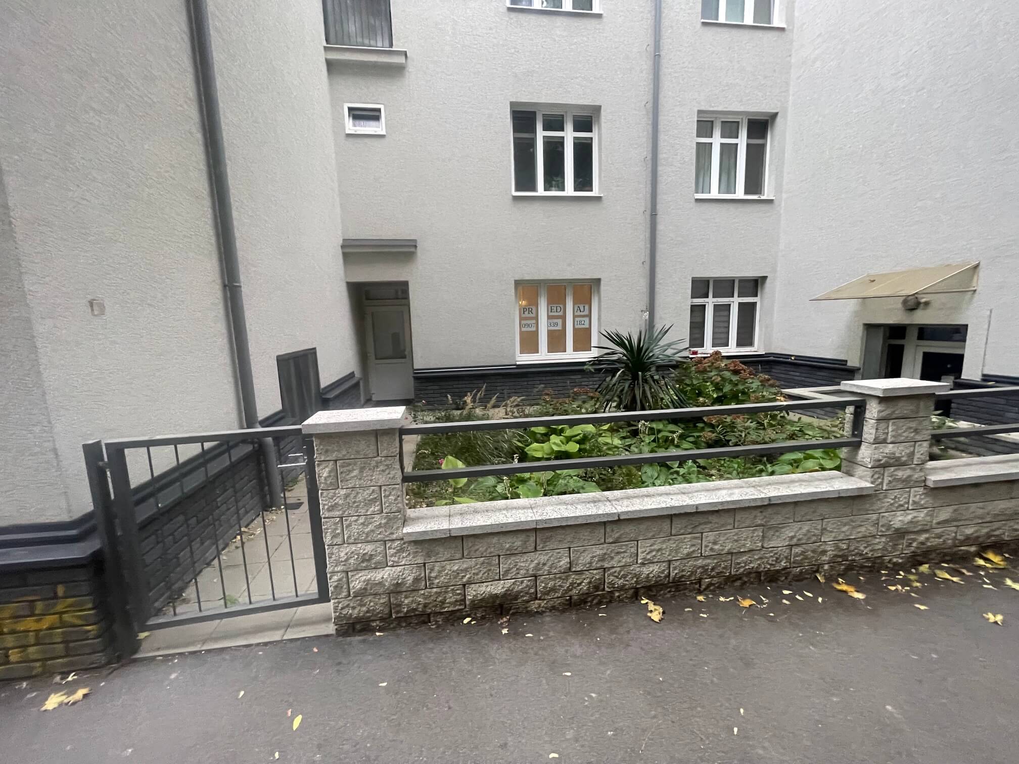Prízemný 1,5 IZBOVÝ TEHLOVÝ BYT 45 m² + PIVNICA 13 m², PREDZÁHRADKA, BARTOŠKOVÁ, BRATISLAVA NOVÉ MESTO-5