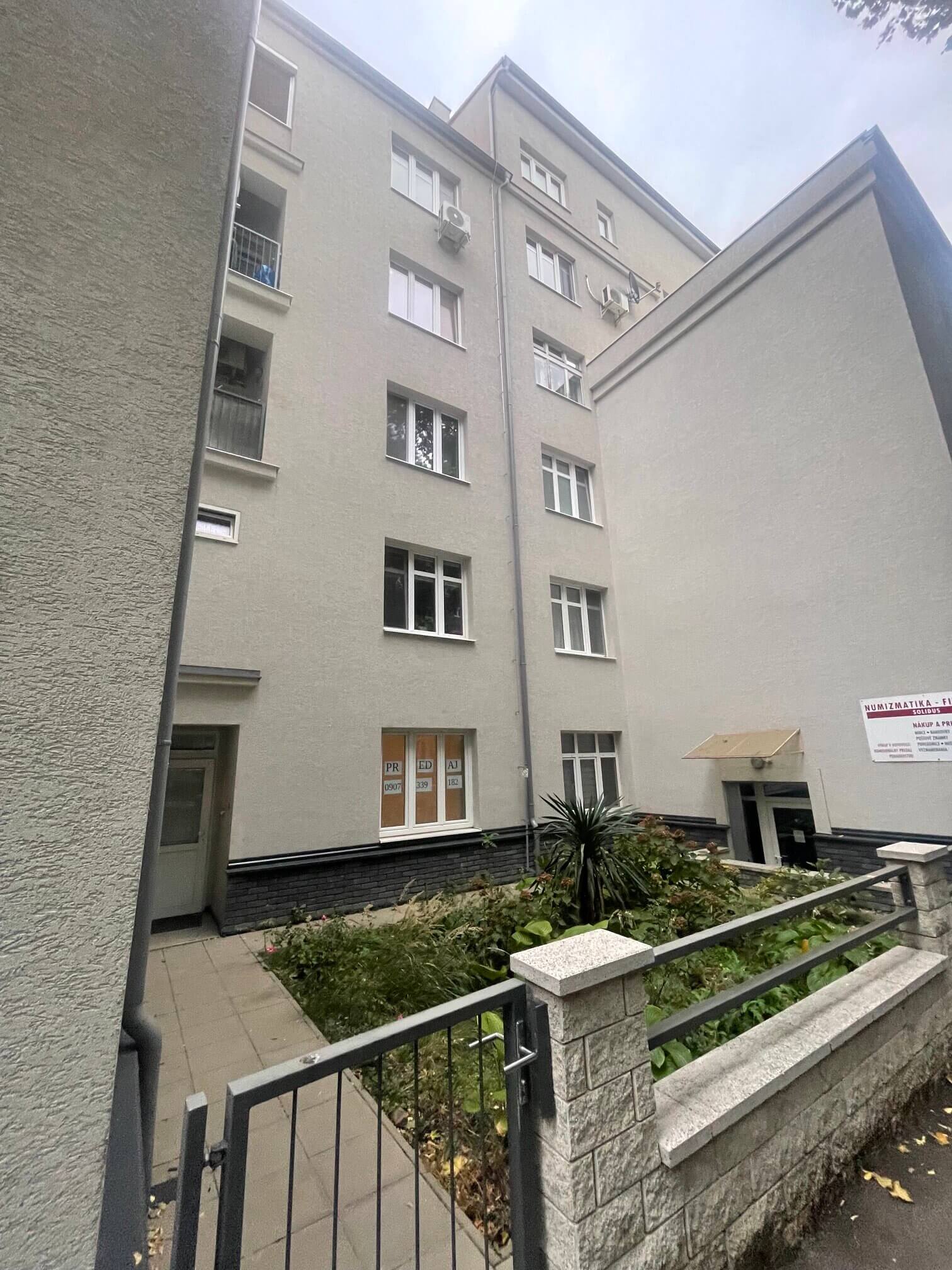 Prízemný 1,5 IZBOVÝ TEHLOVÝ BYT 45 m² + PIVNICA 13 m², PREDZÁHRADKA, BARTOŠKOVÁ, BRATISLAVA NOVÉ MESTO-4