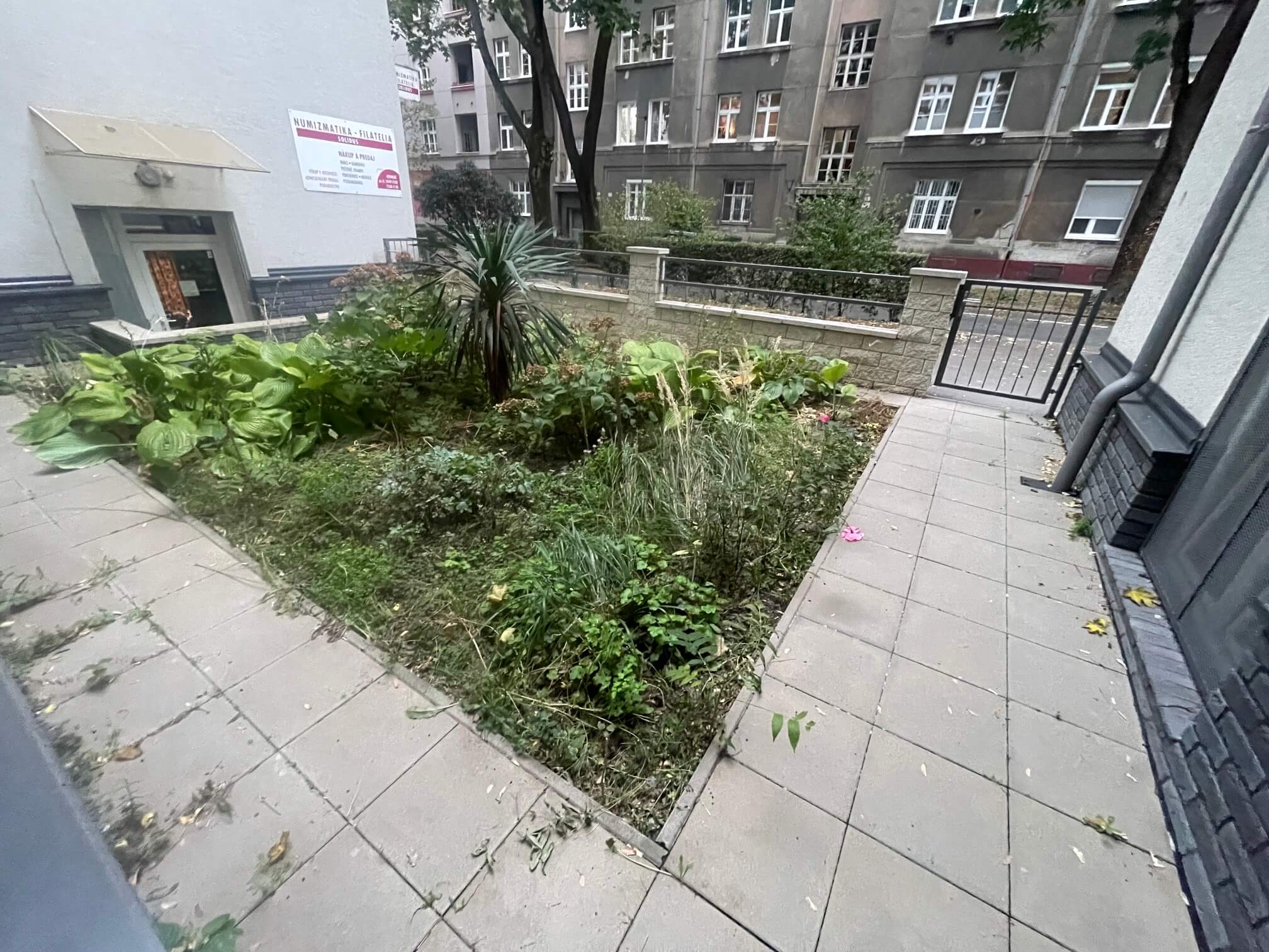 Prízemný 1,5 IZBOVÝ TEHLOVÝ BYT 45 m² + PIVNICA 13 m², PREDZÁHRADKA, BARTOŠKOVÁ, BRATISLAVA NOVÉ MESTO-1