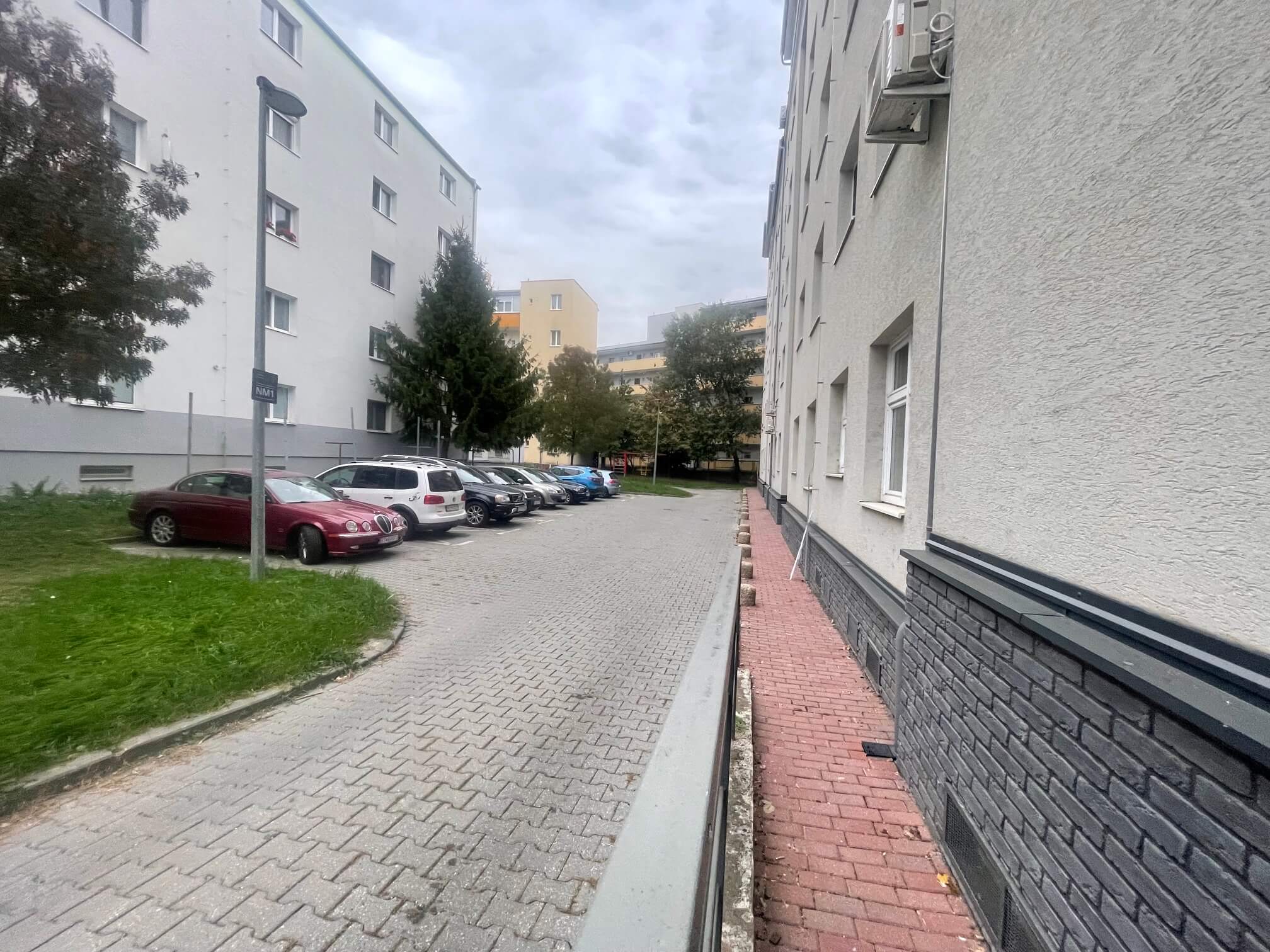 Prízemný 1,5 IZBOVÝ TEHLOVÝ BYT 45 m² + PIVNICA 13 m², PREDZÁHRADKA, BARTOŠKOVÁ, BRATISLAVA NOVÉ MESTO-3