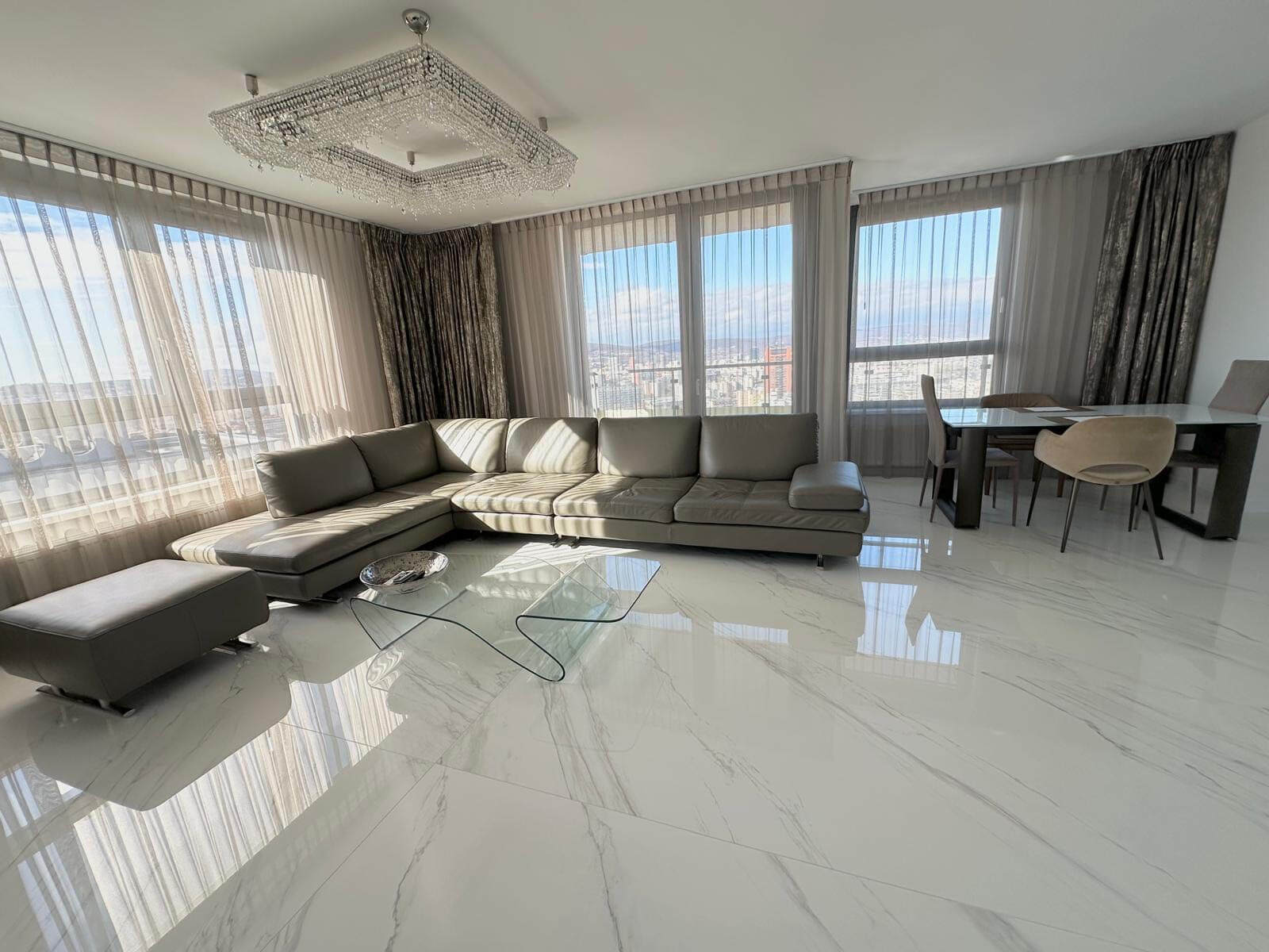 Luxusný Penthouse, 3 izbový, úžitková 117,29m2, garážové státie, loggia, balkón-1
