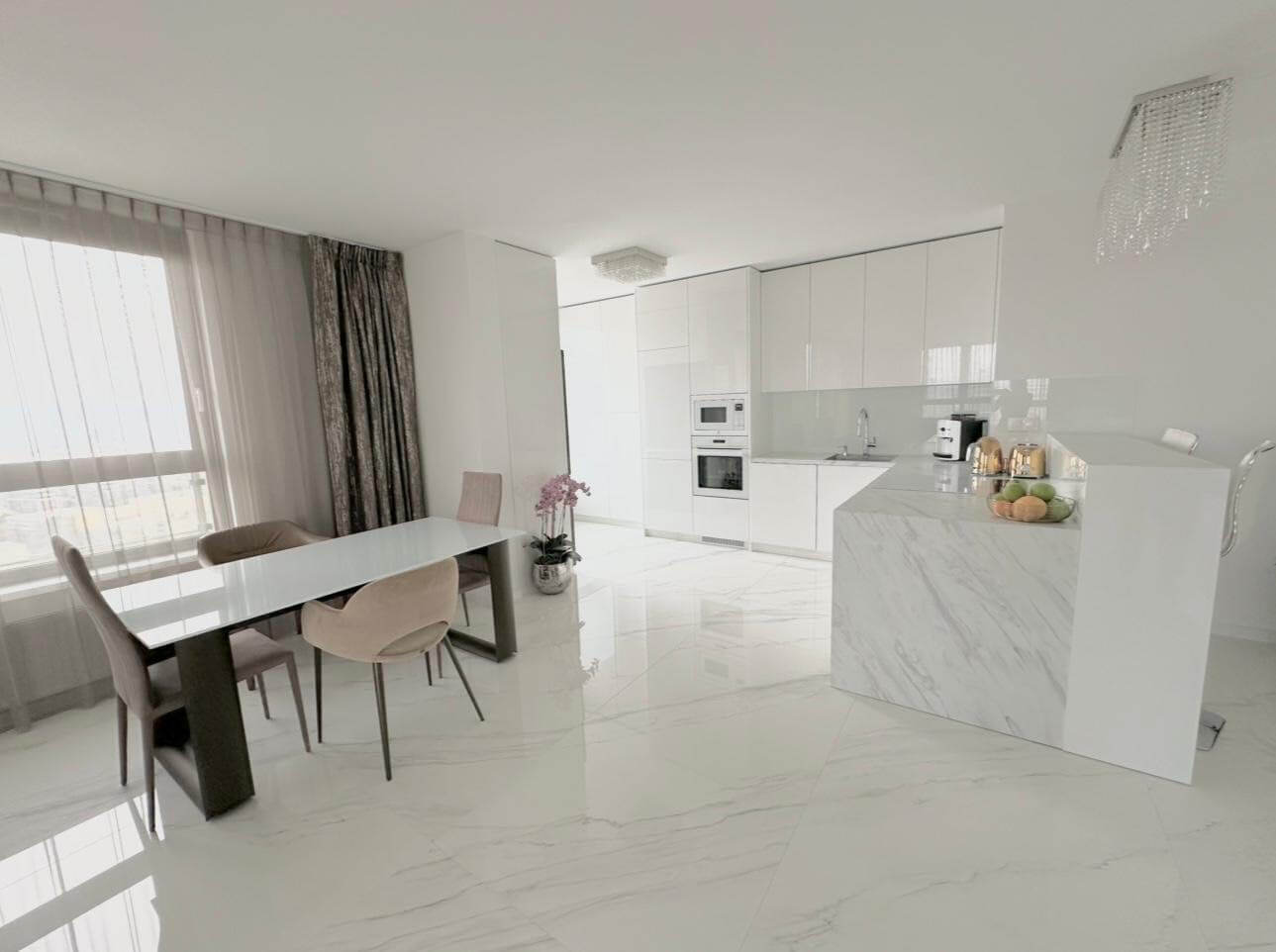Luxusný Penthouse, 3 izbový, úžitková 117,29m2, garážové státie, loggia, balkón-5